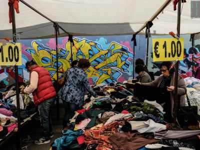 Il mercato � chiamato "dei polacchi", anche se i venditori sono tutti pugliesi