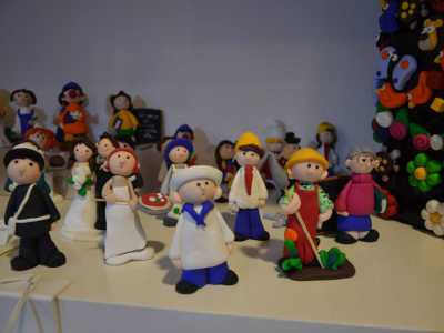 Tutti i mestieri del mondo nelle statuette in fimo, realizzate a mano da volontari e ragazzi diversamente abili