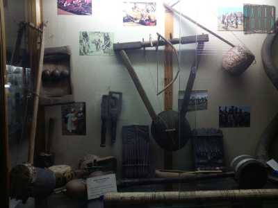 Diversi strumenti musicali provenienti dalle trib� del Mozambico