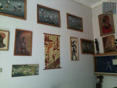 Tessuti dipindi da artisti e realizzate con la tecnica del "batik"