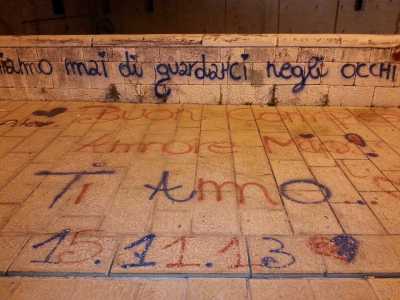 Le scritte sulla muraglia di Bari: sono l� da mesi