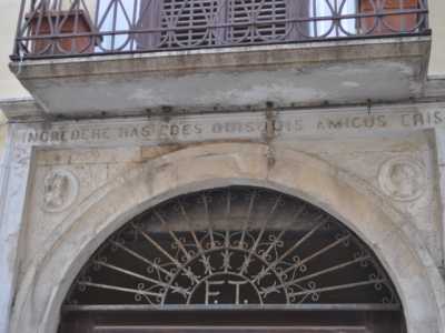 Palazzo Tanzi accoglie gli ospiti cos�: �Ingredere has aedes quisquis amicus eris�, ovvero �Finch� sei giusto ed innocente vieni dritto qui caro ospite�