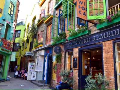 La coloratissima piazzetta di Neal's Yard, situata in un angolo nascosto del quartiere di Covent Garden