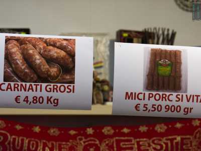 Le immagini dei "mici", salsicce tipiche rumene