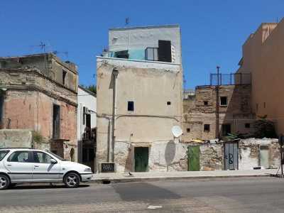 Alcuni degli edifici malmessi