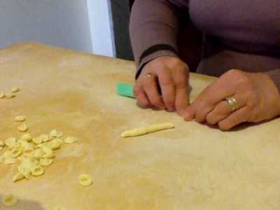 Bari vecchia, le orecchiette fatte in casa