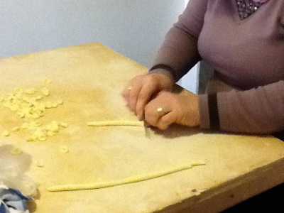 Bari vecchia, le orecchiette fatte in casa