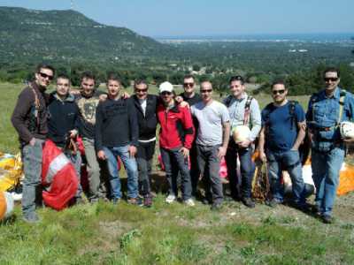 Gli istruttori dell'Aero club Fly away con gli allievi