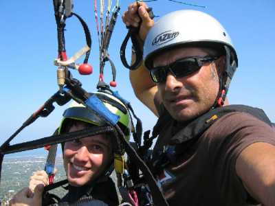 Parapendio biposto, usato generalmente per le lezioni di prova