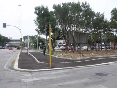 pista, angolo via Toscanici. manca l'attraversamento di via Caldarola