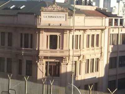 Palazzo della Rinascente, in via Sparano: nella parte alta della palazzina si trovava una sirena antiaerei