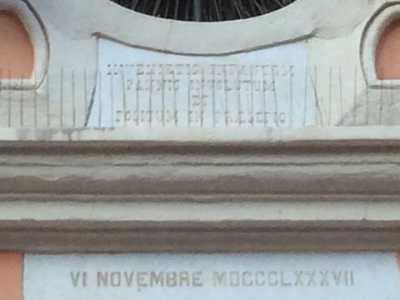L'epigrafe che ricorda che qui, decenni fa, era presente un famoso presepe