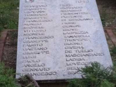 Lastra commemorativa dove sono stati riportati tutti i nomi dei caduti durante la strage fascista di via Niccol� Dall'Arca