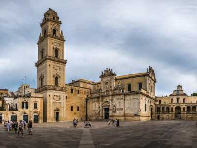 �2 stelle� - Lecce: Piazza Duomo 