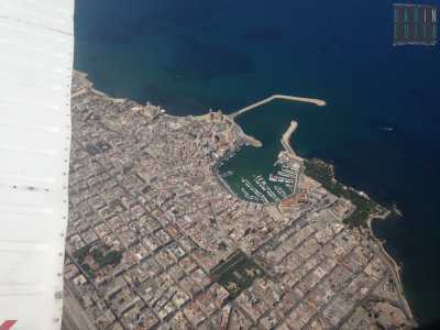 Trani vista da 3000 piedi di altezza