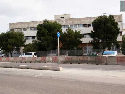 Accanto un altro �condominio� ospita i nuclei famigliari appartenenti a quattro militari della Marina