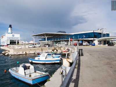Il molo San Vito � quello da cui partono le navi per Albania, Montenegro e Croazia 