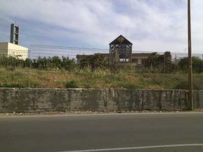 Di fronte alla Punta si notano i resti della sala ricevimenti il Poseidon. In lontananza sulla sinistra si erge il campanile della chiesetta Stella Maris