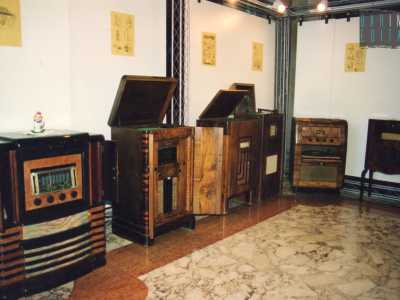 Alcuni radiofonografi della collezione