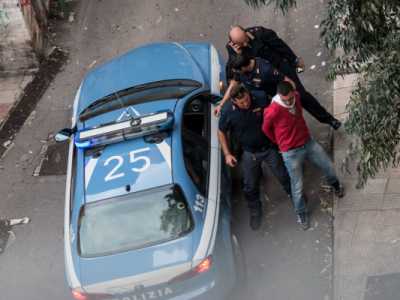 Bari, sventata rapina a mano armata