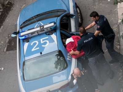 Bari, sventata rapina a mano armata