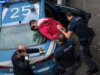 Bari, sventata rapina a mano armata
