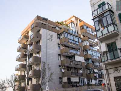 Il riammodernamento � iniziato a partire dal 1991 quando fu eretto in via Mogadiscio il primo grande palazzo su cui ancora oggi giganteggia l�iniziale dei costruttori Nitti