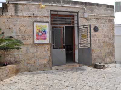 Di fronte all�apertura si trova una struttura usata come zona d�intrattenimento...