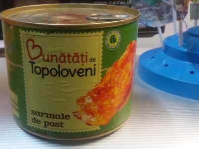 Un�altra peculiarit� della cucina rumena � il "sarmale" in scatola. Si tratta di una ricetta molto elaborata fatta di involtini di carne macinata, riso e spezie avvolti in foglie di verza o vite venduti da Ciprian gi� confezionati