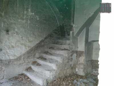 Le scale che conducono ai piani superiori del complesso attiguo alla chiesa