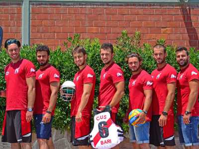 La squadra attuale. Il secondo ragazzo a partire da sinistra � il giocatore-allenatore Davide Gabriele, al centro c'� il 24enne Giuseppe Anaclerio e il penultimo atleta � capitan Luca Cinelli