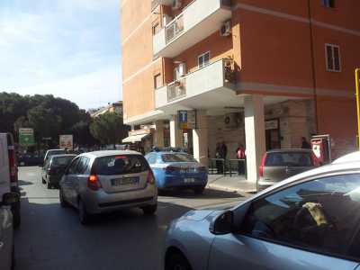 La polizia ferma in via Concilio Vaticano II