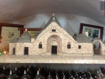 La miniatura di un monumento di Alberobello: il trullo sovrano, chiamato cos� perch� il pi� grande del paese