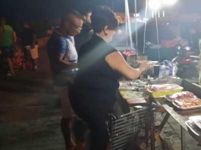 Si iniziano a preparare i primi spiedi della serata