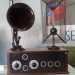 Radio detta "EXCELLENT", del 1925. Uno dei pi antichi apparecchi. Un modello autocostruito in un mobiletto non particolarmente rifinito, con un altoparlante esterno e un'antenna a telaio "Marelli".