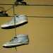 Le scarpe appese alle spalle del liceo Bianchi Dottula viste da vicino
