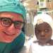 Il 54enne anestesista barese Michele Sisto accanto a un piccolo paziente a Khartoum, capitale del Sudan