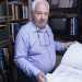 Il locale  sommerso da libri, documenti storici e montagne di disegni, perch il maestro dascia  anche un ottimo divulgatore e storico