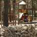 ...dotata di panchine e giochi per bambini, punto di incontro delle famiglie locali