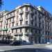 ...e nel complesso Girone-Dioguardi realizzato in piazza Massari nel 1931, larchitetto rinuncia al decorativismo incontrollato in favore di un pi lineare classicismo semplificato che gioca sui contrasti materici