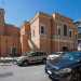 E qui, nellisolato compreso tra le vie Lucera, Bengasi e Lecce, si erge Palazzo Caleno: un possente fabbricato color salmone che comprende terrazzine, loggiati racchiusi da archi, una torretta, una cappella...