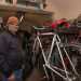 Ci presenta anche la sua bici, una Bianchi in carbonio: la stessa che utilizza ogni giorno per venire a Madonnella dal quartiere Picone, l dove vive solo da quando  morta sua moglie 5 anni fa