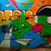 ...graffiti e disegni coloratissimi che donano un po di vita al grigiore circostante