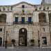 Il nostro punto di partenza  piazza dei Martiri, l dove si staglia Palazzo De Mari, sede del Municipio di Acquaviva