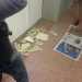 Studenti tra i detriti e i fogli di giornale per i corridoi del Giulio Cesare