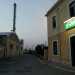 La stazione di Mungivacca. Sullo sfondo le fabbriche abbandonate
