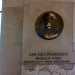 Risaltano i medaglioni in bronzo che ricordano i militari decorati con la Medaglia doro al Valore