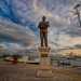 A dominare al centro  la statua in bronzo di Ignazio Lojacono, fondatore e primo presidente. Fu lui infatti nel 1947 a dar vita anche a Bari a questa realt