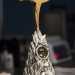 Si tratta di un reliquiario composto da foglie in argento raffigurante il Patrono di Bari e lincipit della preghiera latina Si Quaeris Miracula (Se chiedi miracoli)