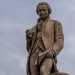 Insomma la scultura raffigurante il pi importante personaggio barese della storia  stata ferita e rovinata. Da che cosa? Pu essere stato il vento a portarsela via o un atto di vandalismo ben mirato